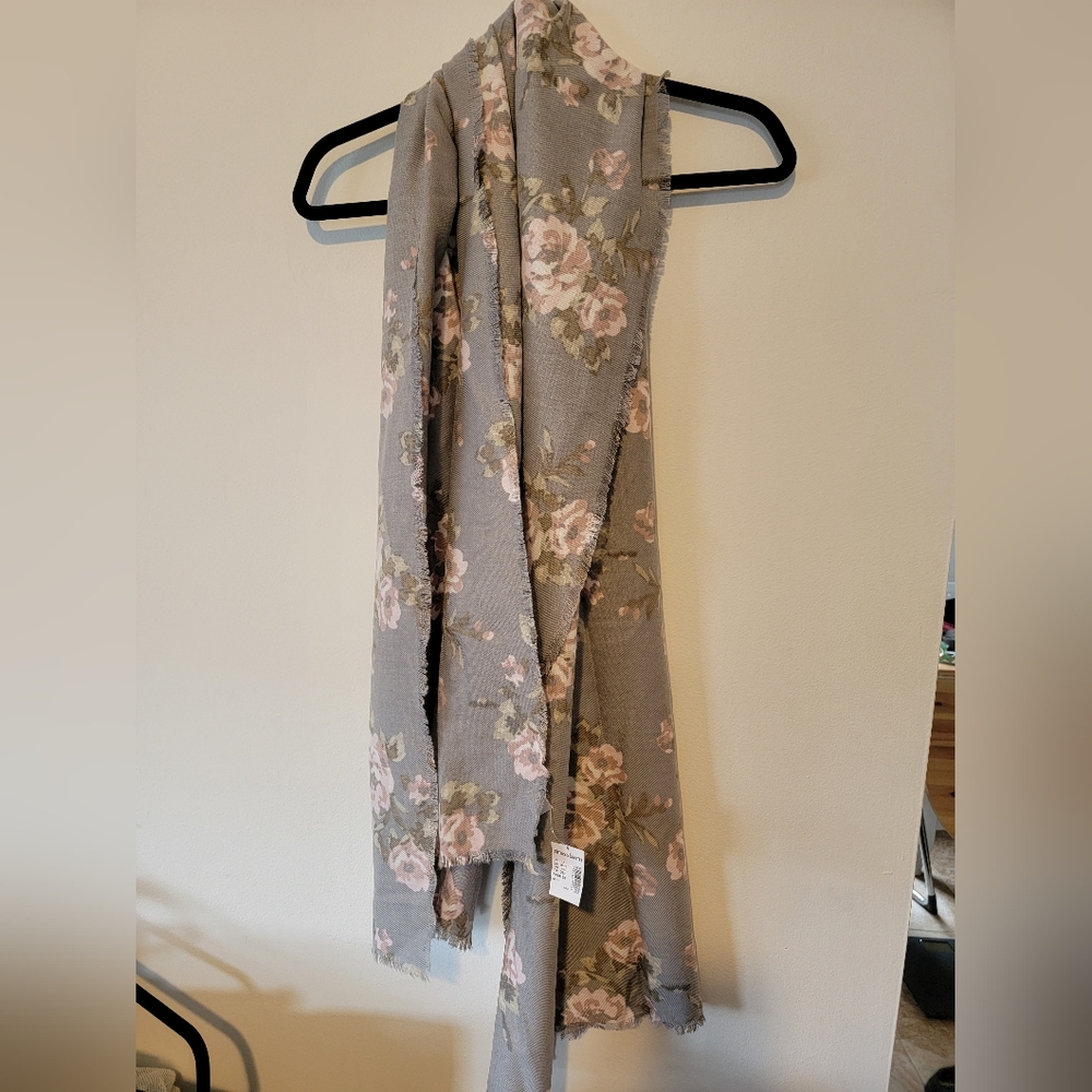 NWT Floral scarf dressbarn